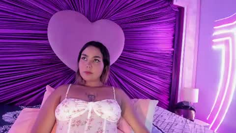 Snapshot of anaelle_bardin chatting on June 2026 06:32:01 PM Anna online show from June 2026 06:32:01 PM