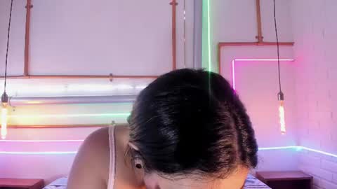 Snapshot of anaelle_bardin chatting on June 2026 04:33:01 PM Anna online show from June 2026 04:33:01 PM