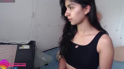 Anahi Browns online show from February 2025 04:24:01 PM