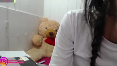 Anahi Browns online show from October 2025 08:50:02 PM