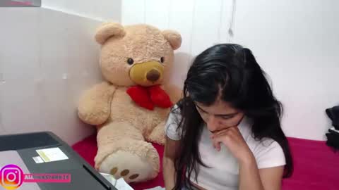 Anahi Browns online show from October 2025 07:00:01 PM