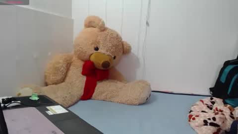 Anahi Browns online show from December 2025 04:46:01 PM