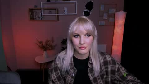 Anais online show from October 2025 07:56:02 PM