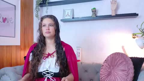 Anaise  online show from October 2025 11:40:01 AM