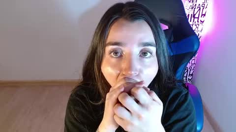Snapshot of anarosse__ chatting on October 2025 01:12:02 AM ana 3 online show from October 2025 01:12:02 AM