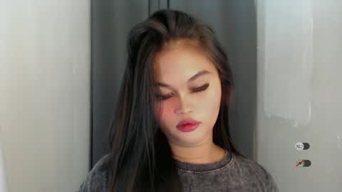 Snapshot of anaruru_ chatting on May 2026 12:00:02 PM ANA online show from May 2026 12:00:02 PM