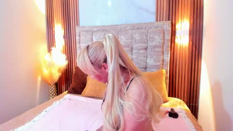 Snapshot of anastasiataylor_ chatting on December 2024 03:32:01 AM Ana 3 online show from December 2024 03:32:01 AM
