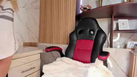 Anastasia online show from February 2026 01:03:01 PM