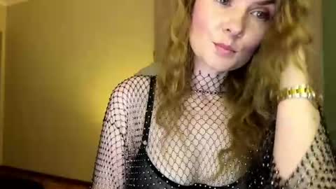 Snapshot of anavelle chatting on June 2026 10:45:01 PM Ana online show from June 2026 10:45:01 PM