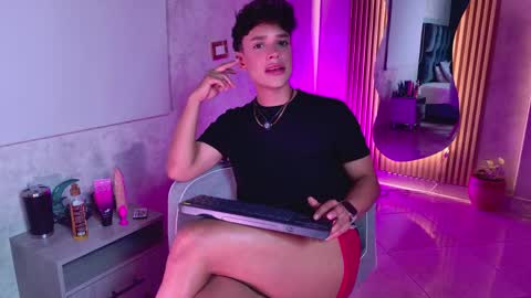 Snapshot of ander_ashford77 chatting on May 2026 12:25:02 PM Ander online show from May 2026 12:25:02 PM