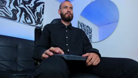 Andrs   -                   online show from January 2025 07:05:01 PM