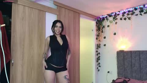 Andra de la Rosse online show from May 2026 05:17:02 PM