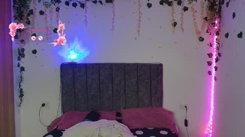 Andra de la Rosse online show from May 2026 04:32:01 AM