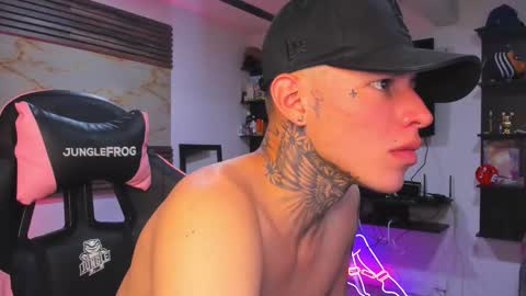 andrees_s online show from November 2025 02:20:01 AM