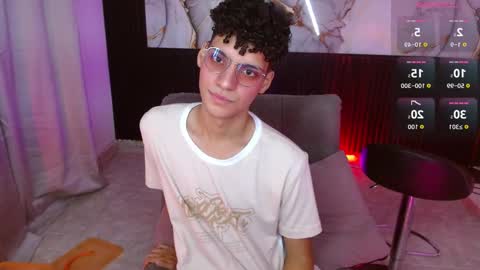 Snapshot of andreh_hot chatting on November 2025 01:03:02 AM Andreh online show from November 2025 01:03:02 AM