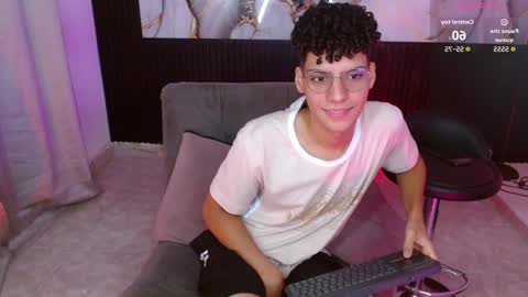 Snapshot of andreh_hot chatting on November 2025 01:00:01 AM Andreh online show from November 2025 01:00:01 AM