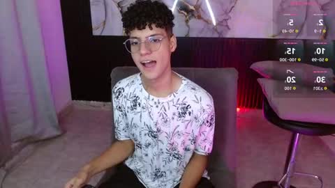 Snapshot of andreh_hot chatting on November 2025 09:31:02 PM Andreh online show from November 2025 09:31:02 PM