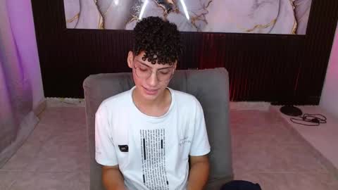 Snapshot of andreh_hot chatting on November 2025 12:55:01 AM Andreh online show from November 2025 12:55:01 AM