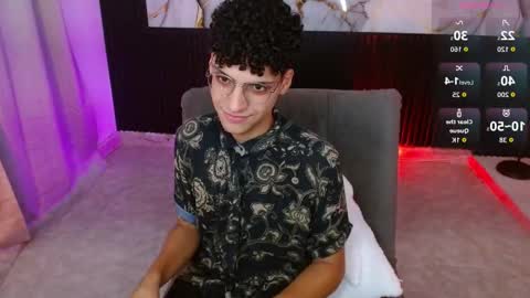 Snapshot of andreh_hot chatting on November 2025 12:53:02 AM Andreh online show from November 2025 12:53:02 AM