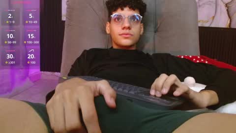 Snapshot of andreh_hot chatting on November 2025 01:38:01 AM Andreh online show from November 2025 01:38:01 AM