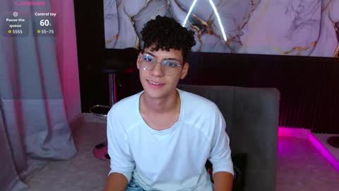 Snapshot of andreh_hot chatting on November 2025 01:05:02 AM Andreh online show from November 2025 01:05:02 AM