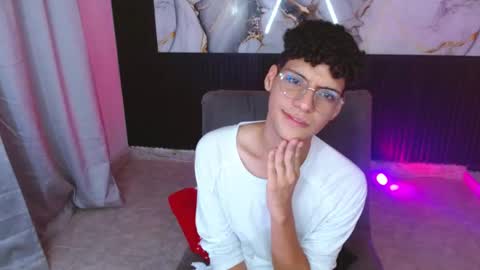 Snapshot of andreh_hot chatting on November 2025 01:08:02 AM Andreh online show from November 2025 01:08:02 AM