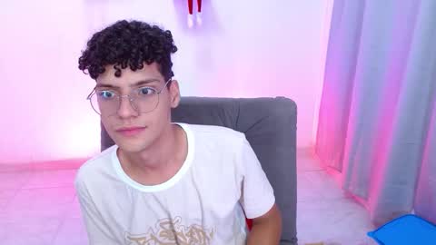 Snapshot of andreh_hot chatting on November 2025 11:52:01 PM Andreh online show from November 2025 11:52:01 PM