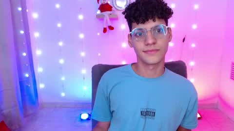 Snapshot of andreh_hot chatting on November 2025 11:09:01 PM Andreh online show from November 2025 11:09:01 PM