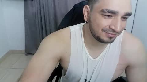 Snapshot of andres180950734 chatting on May 2026 12:33:01 PM andres180950734 online show from May 2026 12:33:01 PM