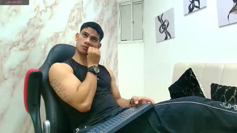 andres_stud online show from December 2025 04:19:02 AM