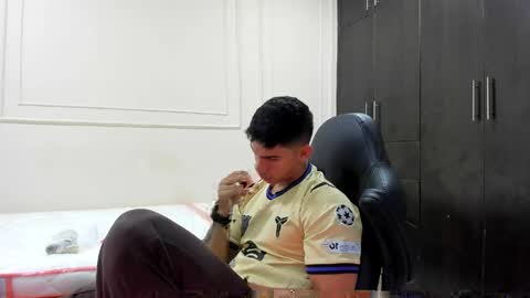 andres_stud online show from April 2026 04:27:01 AM