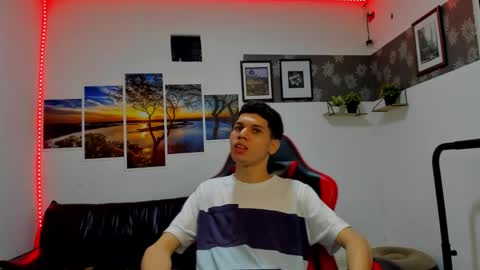 andrew_2811 online show from November 2025 03:56:01 AM