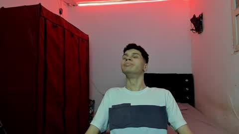andrew_2811 online show from April 2026 07:35:01 AM