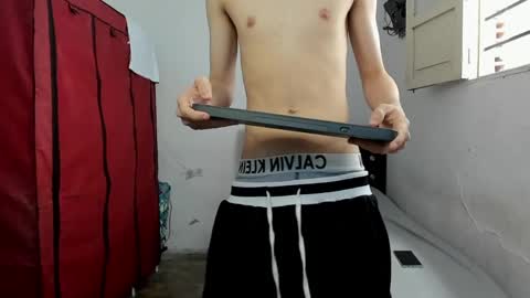 andrew_2811 online show from April 2026 03:38:02 PM