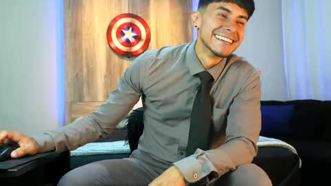 Snapshot of andrew_elliot chatting on March 2025 02:25:01 AM Andrew online show from March 2025 02:25:01 AM