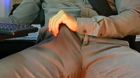 Andrew online show from November 2025 03:27:02 AM