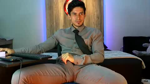 Andrew online show from November 2025 03:31:01 AM