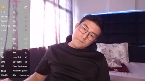 andrewmhilton_ online show from November 2025 07:08:02 PM