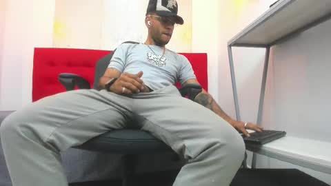   online show from December 2025 08:17:01 PM