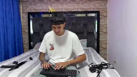 Andresuki online show from November 2025 03:12:01 AM