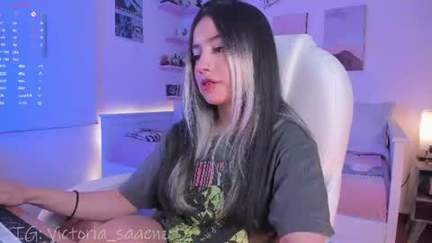Snapshot of andromeedaa_ chatting on July 2026 03:47:01 PM Victoria Senz online show from July 2026 03:47:01 PM