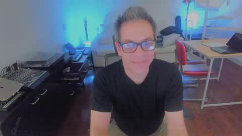 Snapshot of andy0pandi chatting on September 2025 08:25:01 AM Andrew online show from September 2025 08:25:01 AM