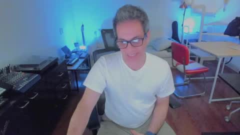 Snapshot of andy0pandi chatting on September 2025 11:18:02 PM Andrew online show from September 2025 11:18:02 PM