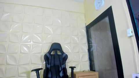 Snapshot of andy_femboy_ chatting on April 2026 10:21:02 PM andy femboy online show from April 2026 10:21:02 PM