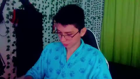 Snapshot of andy_gray01 chatting on October 2025 12:16:01 PM Andy Gray online show from October 2025 12:16:01 PM