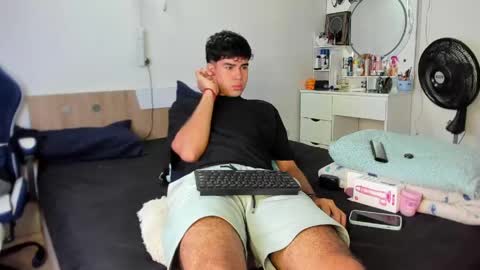 andy_wood1 online show from May 2026 11:52:02 AM