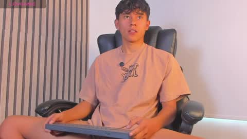 Snapshot of angel_esteban_fx chatting on May 2026 08:28:01 PM ngel Esteban online show from May 2026 08:28:01 PM