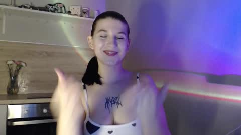 Angel online show from October 2025 02:03:01 PM