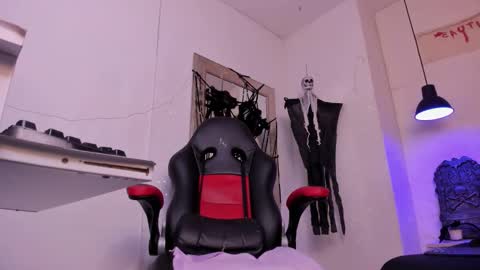 angel hardy online show from October 2025 12:05:02 PM