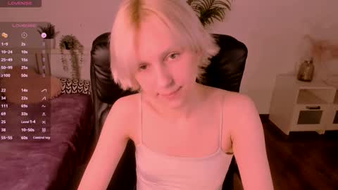 Snapshot of angel_kittie chatting on November 2025 03:22:01 PM angel online show from November 2025 03:22:01 PM